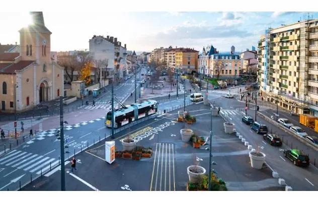 Chambre Cosy Privee Villeurbanne Proximite Centre Ville Place De Parking Privee Selon Disponibilite 0*,  France